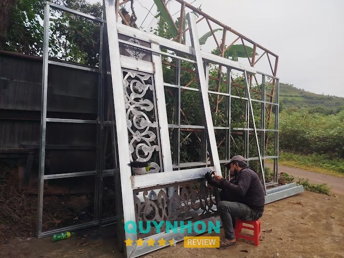 Không gian làm việc của Sắt mỹ nghệ Tiến Cơ