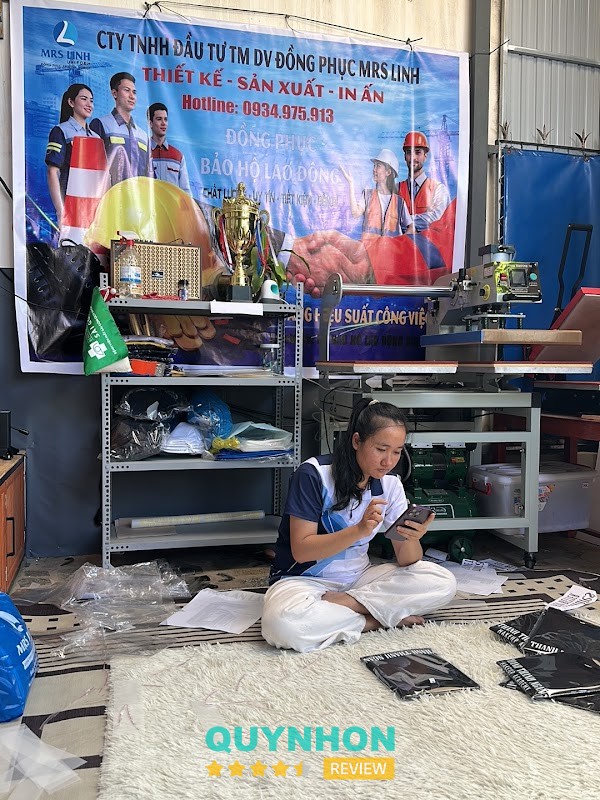 Mrs Linh mẫu đồng phục 2