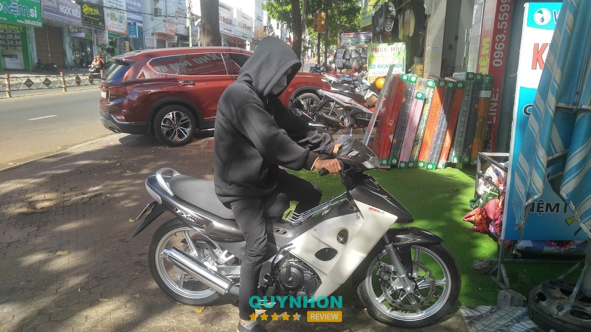 Cửa Hàng Sơn Và Đèn Ngọc Kiều Pleiku