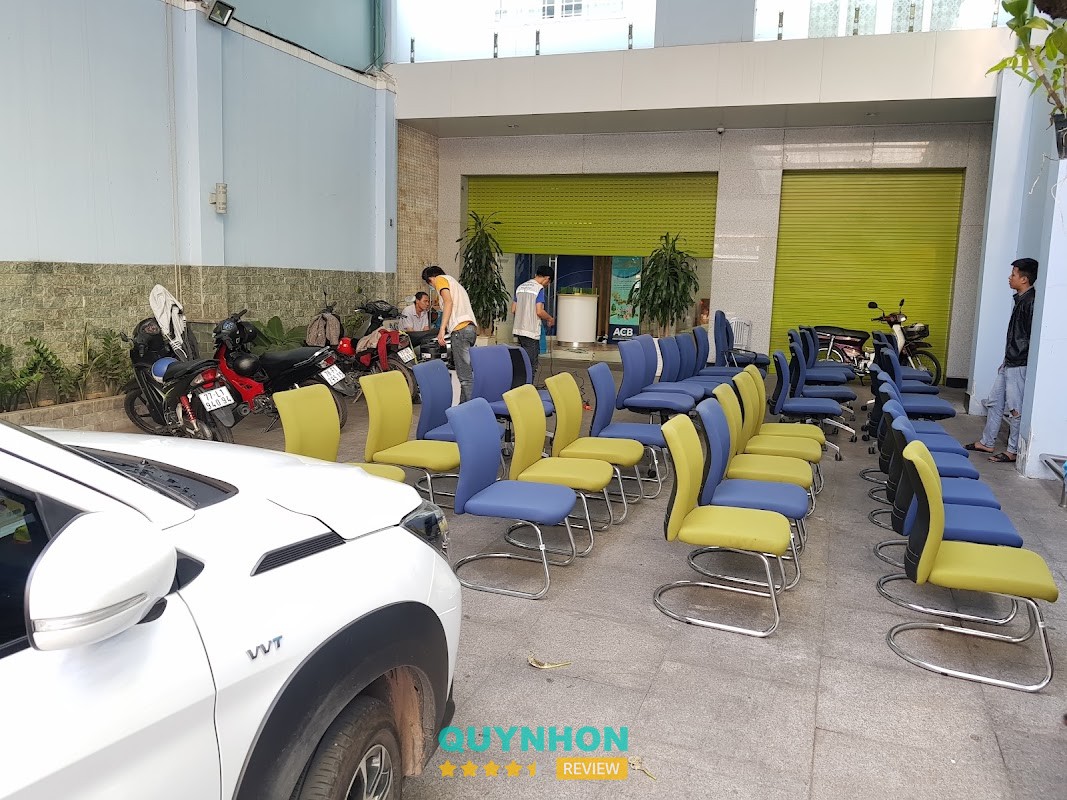 Quy Nhơn Sạch 24h làm sạch ghế văn phòng
