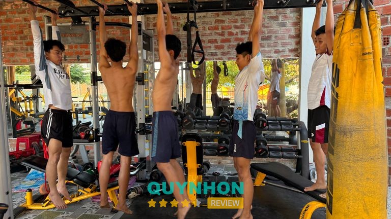 Gym thong dong sân bóng chuyền Phù Mỹ