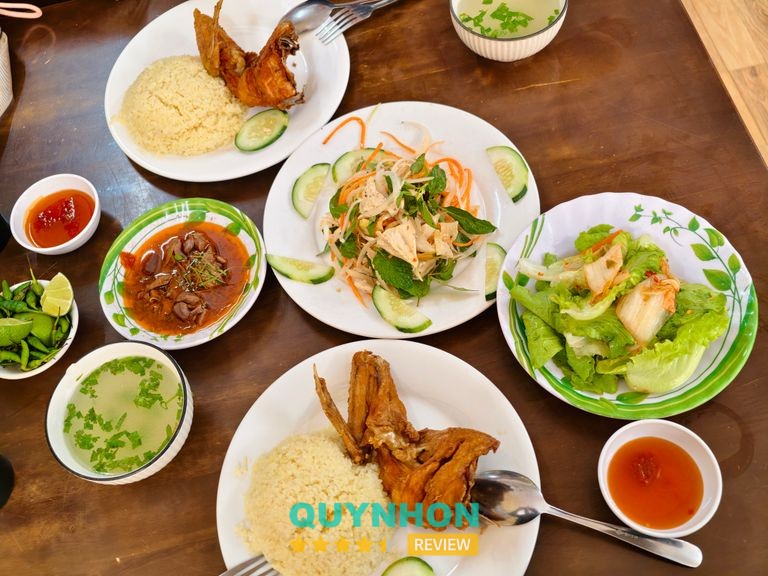 Cơm gà Bà Hoà - hình ảnh 2