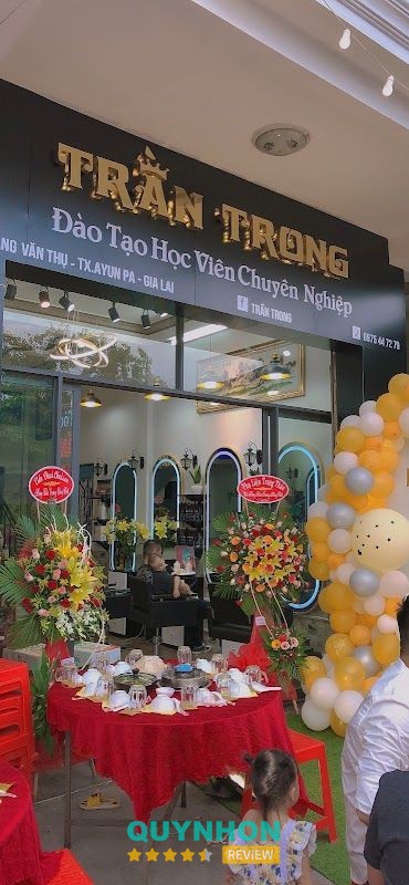 Uốn tóc trần trong Ayun Pa