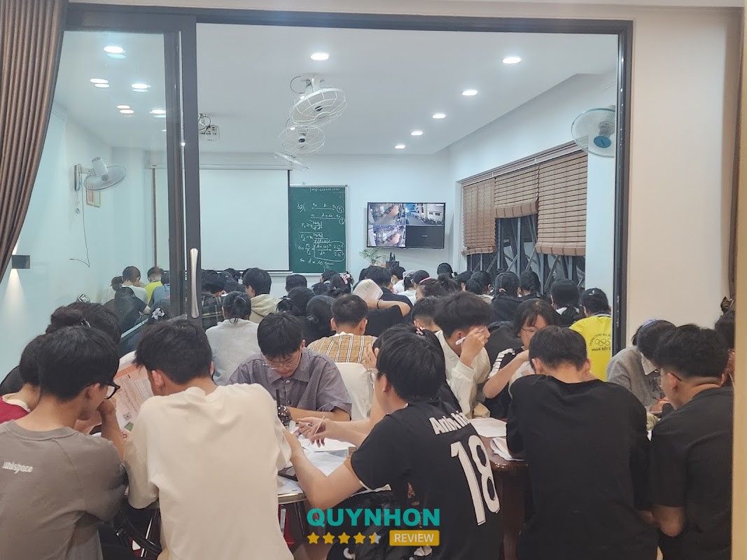 THẦY HOÀNH - LUYỆN THI VẬT LÍ THPT – 25/2 Tô Vĩnh Diện, Pleiku, Gia Lai 600000, Việt Nam hình ảnh 2