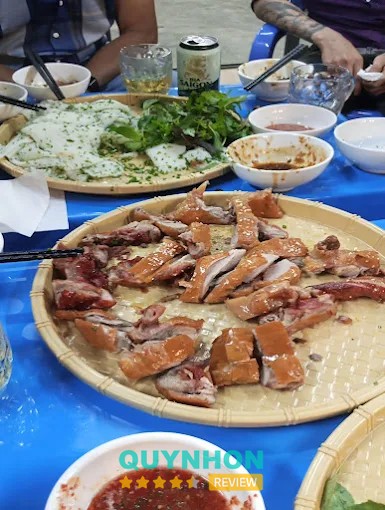Hình ảnh thực đơn và món ăn Vịt quay Tân Ký